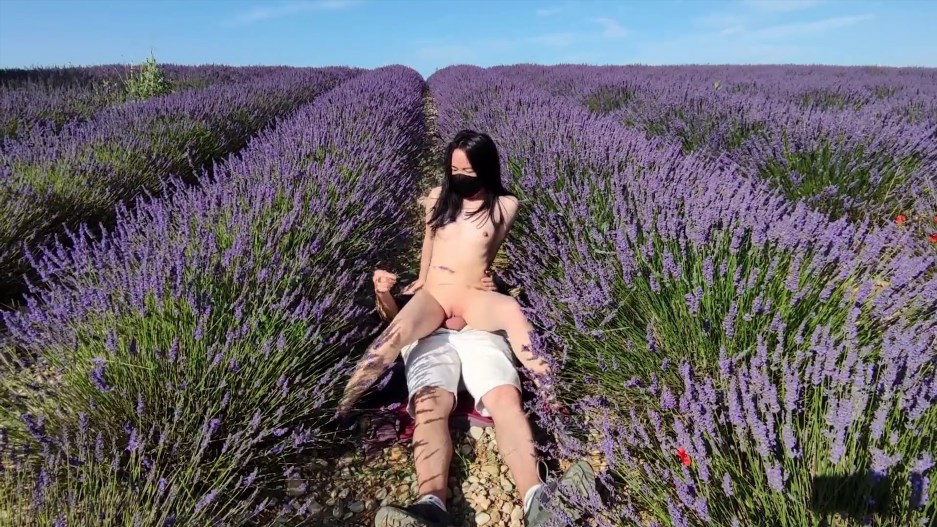 Beautiful Girl Came To Lavender Grassland For Sex Se7enSeas